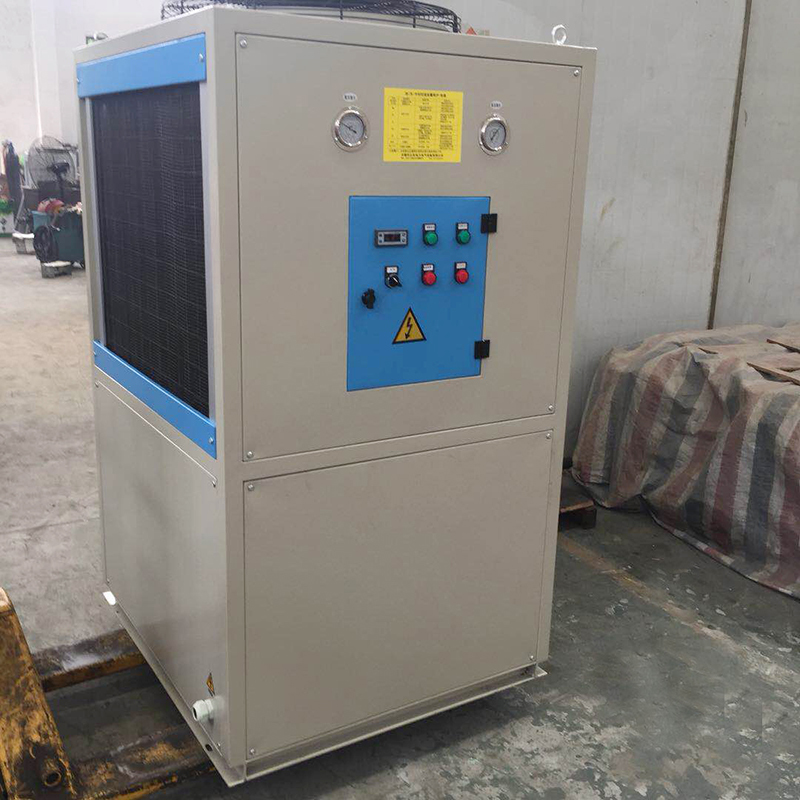 如何根據(jù)油冷機(jī)的特點(diǎn)選擇合適的機(jī)械？